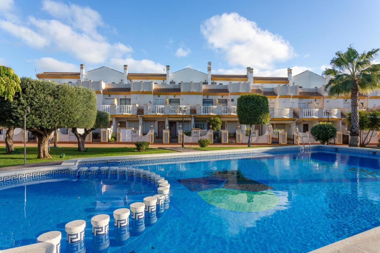 Pool-Side Townhouse In Cabo Roig Orihuela Exterior foto