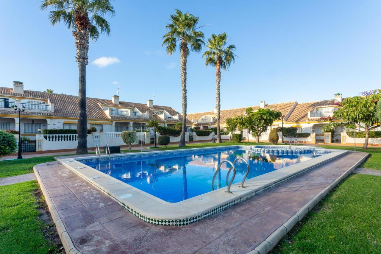 Pool-Side Townhouse In Cabo Roig Orihuela Exterior foto
